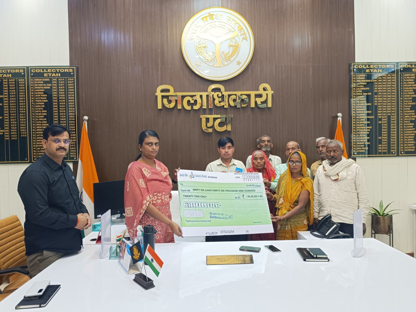 जिलाधिकारी एम. अरुन्मोली ने एटा-कासगंज नई रेल लाइन परियोजना भूमि अधिग्रहण 09 किसानों को वितरित की ₹96.36 लाख की प्रतिकर धनराशि*