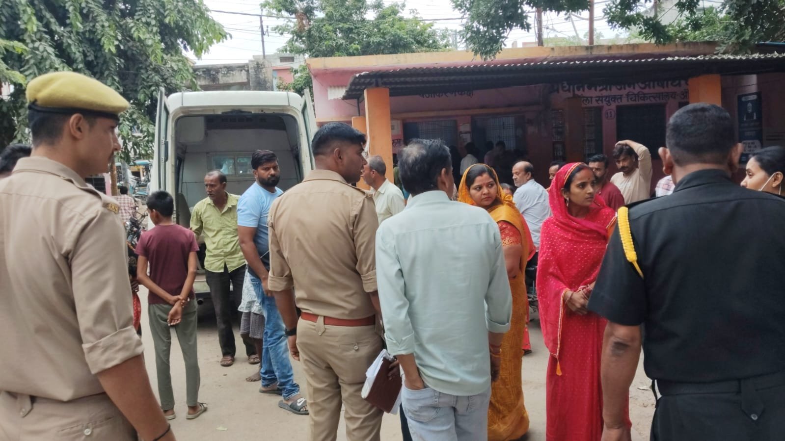 बनारसीदास मोहल्ले में महिला ने फांसी लगाकर दी जान,परिवार में मचा कोहराम*