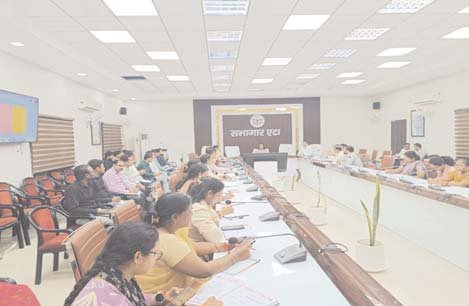 पोषण मिशन के सभी इंडिकेटर्स पर शत-प्रतिशत प्रगति सुनिश्चित करें, बच्चों के सही चिन्हांकन एवं पोषण वितरण की नियमित निगरानी करें: जिलाधिकारी