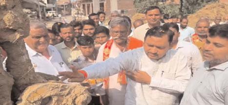 अमापुर विधानसभा में विकास को गति: मंडनपुर से हीरापुर-नगला ऊसर मार्ग के नवनिर्माण का विधायक ने किया शिलान्यास