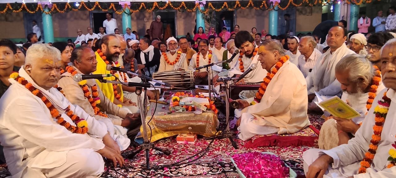 वृंदावन.. सिर्फ एक नगरी , बल्कि कण-कण में रची-बसी भक्ति का एहसास है। यहाँ दूर-दूनहींर से लोग शांति और सुकून की तलाश में आते हैं। लेकिन जरा सोचिए, जो लोग दिन-रात हमारी सुरक्षा में अपनी ड्यूटी पूरी मुस्